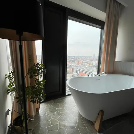Global L Sky Tower L Premium View L Panoramic Bathtub L Parking شقة *