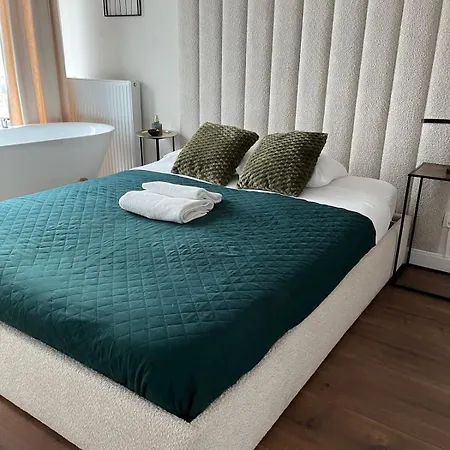 Global L Sky Tower L Premium View L Panoramic Bathtub L Parking كاتوفيتسه